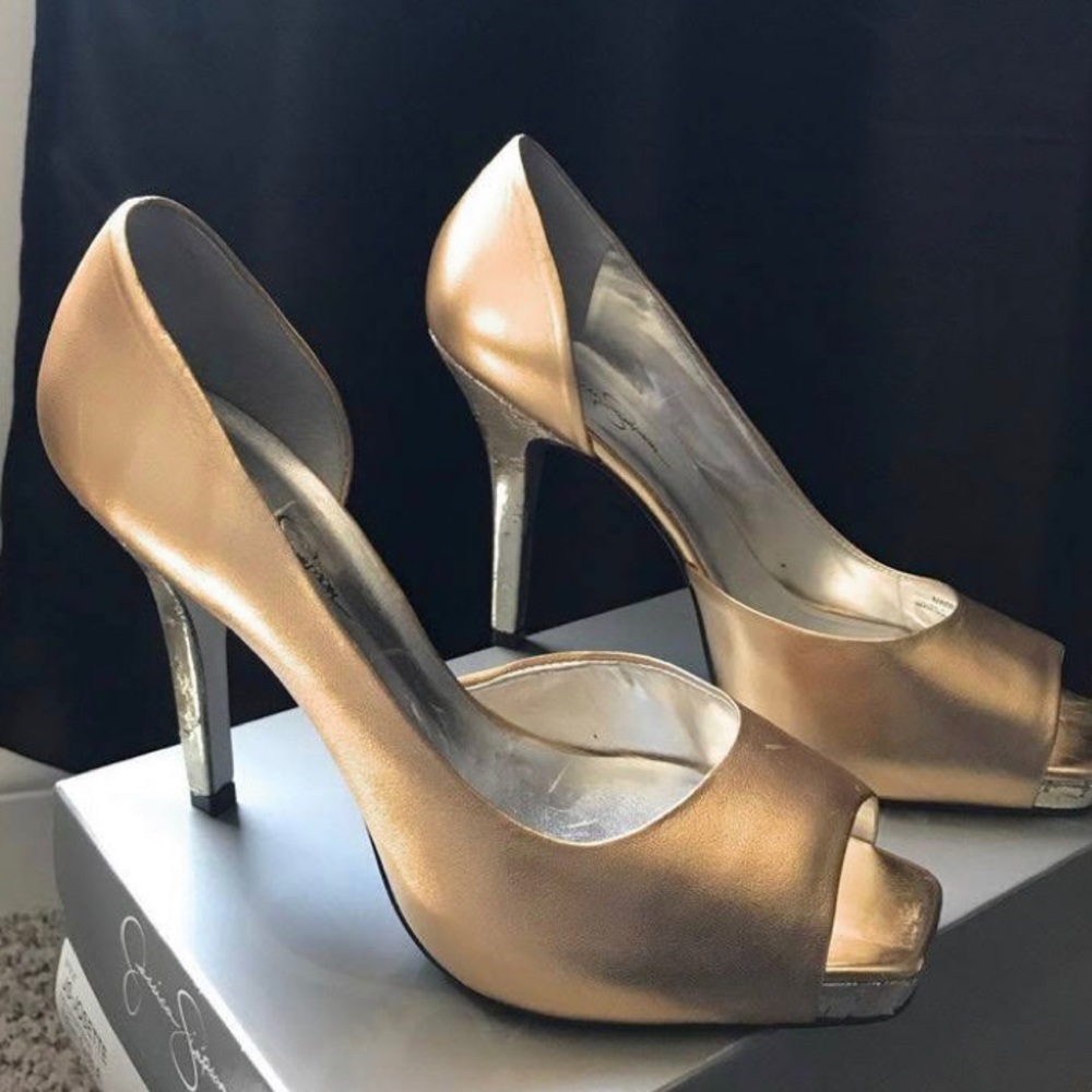 Jessica Simpson Gold Metallic Peep Toe Size 6